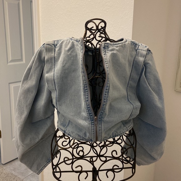 ZARA GREAT PRE/USED CONDITION LONG SLEEVE DENIM CROP TOP SIZE MEDIUM. - Picture 6 of 7